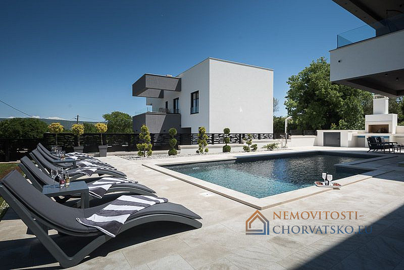 Prodej domu 220 m² s pozemkem 670 m² - Widok 4