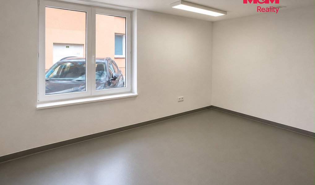 Pronájem obchodních prostor 181 m², Opava – náhled fotky 3