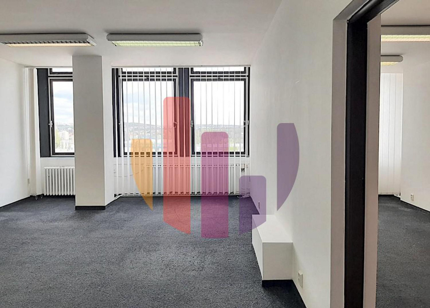 Pronájem kanceláře 66 m² — photo 3