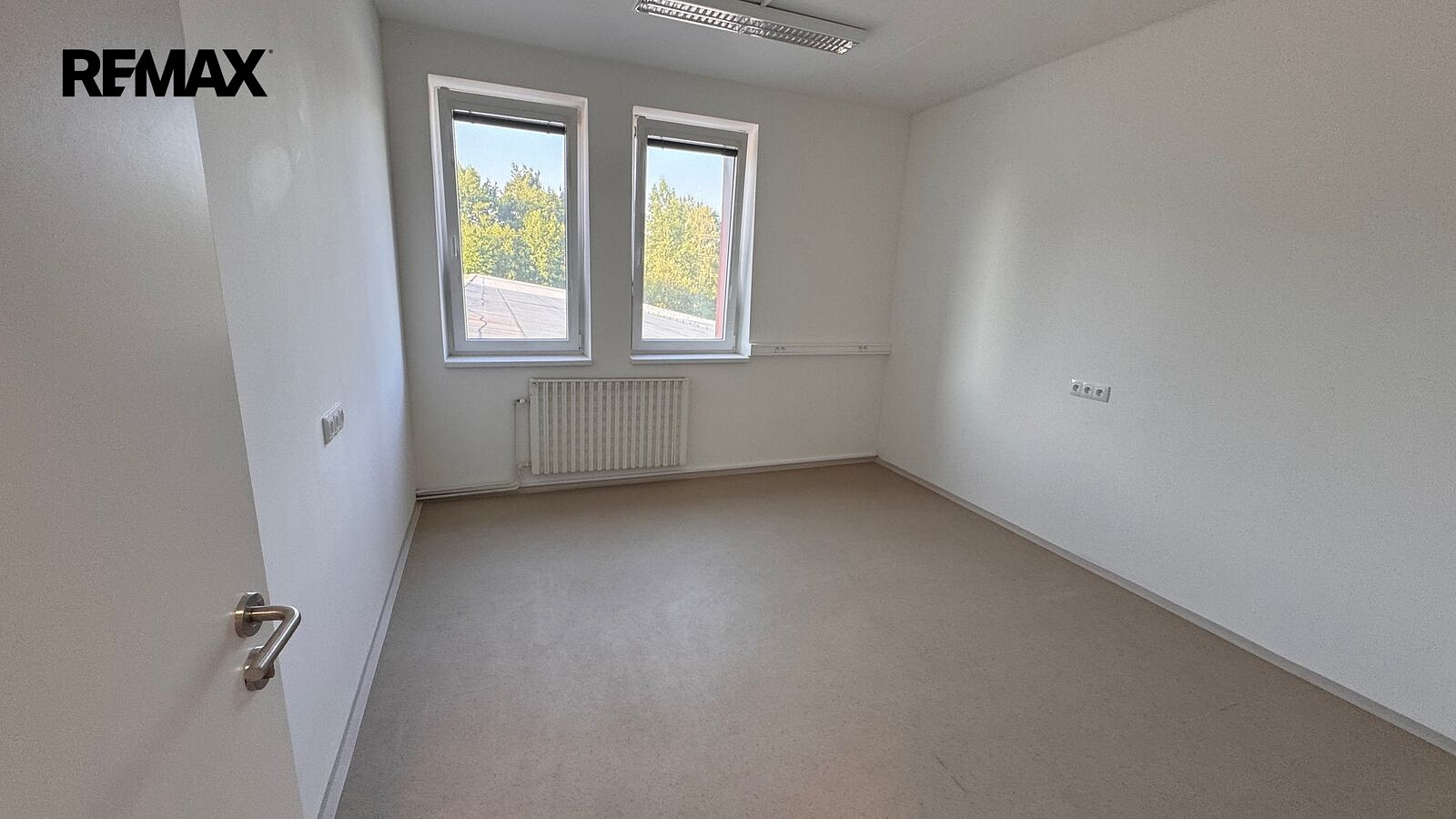 Pronájem kanceláře 16 m² – fotografie 4