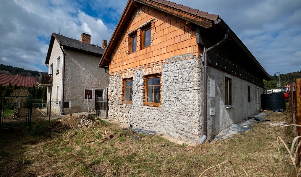 Prodej domu 134 m² s pozemkem 93 m², Srnín – náhled fotky 2