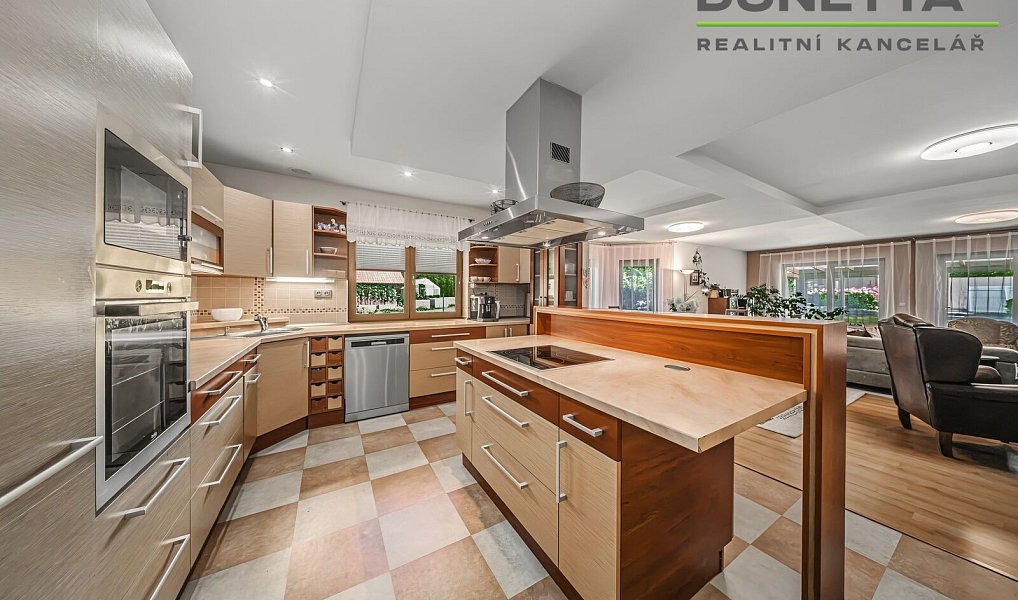 Prodej domu 233 m² s pozemkem 1 194 m², Mokrovousy – náhled fotky 9