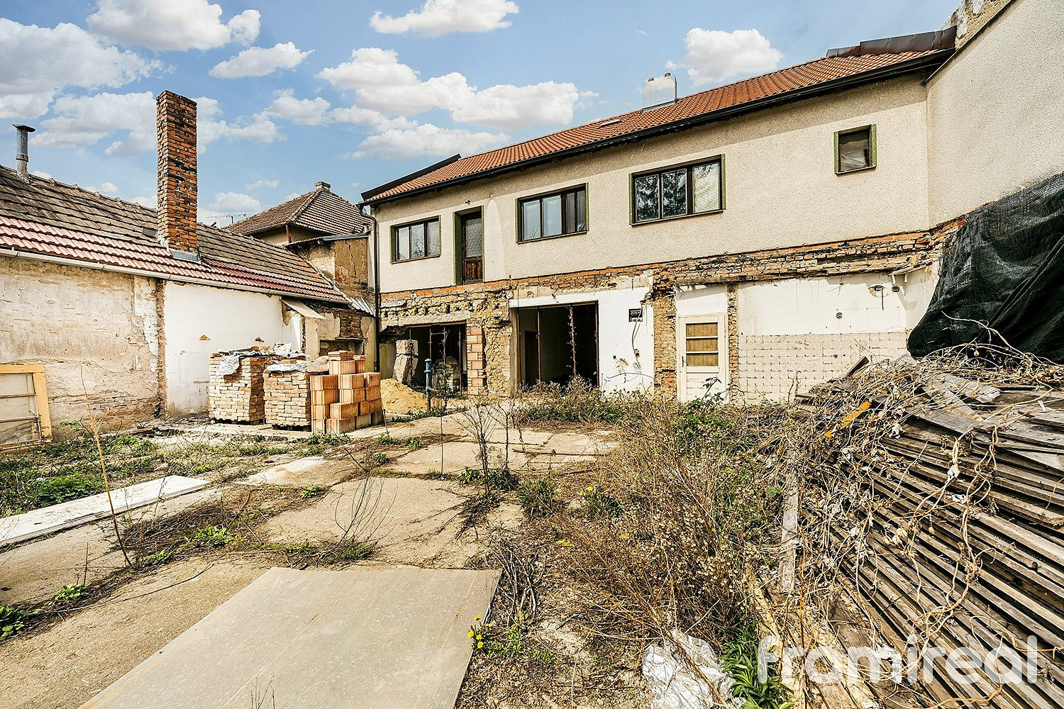 Prodej domu 200 m² s pozemkem 1 813 m² — photo 2