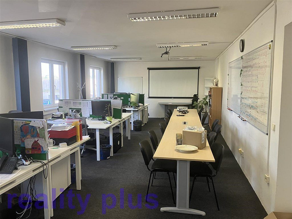 Pronájem kanceláře 551 m² – fotografie 3