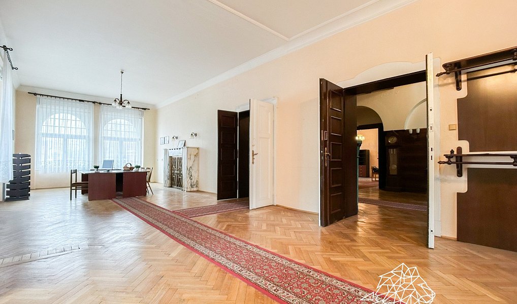 Prodej domu 900 m² s pozemkem 2 018 m², Krnov – náhled fotky 9