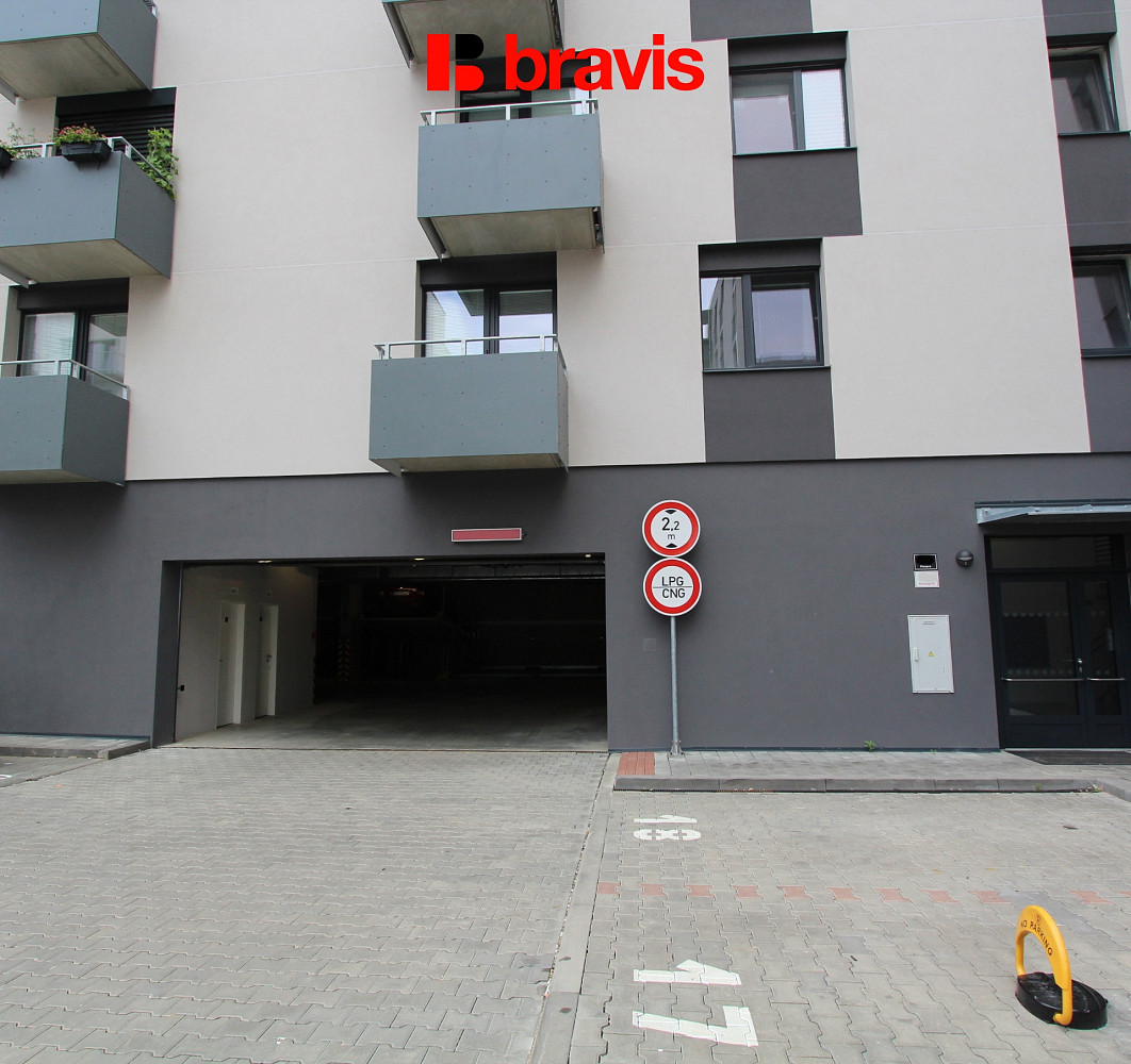 Pronájem garážového stání, Brno - Ponava, ul. Reissigova, vhodné pro SUV, 15m2 – fotografie 4