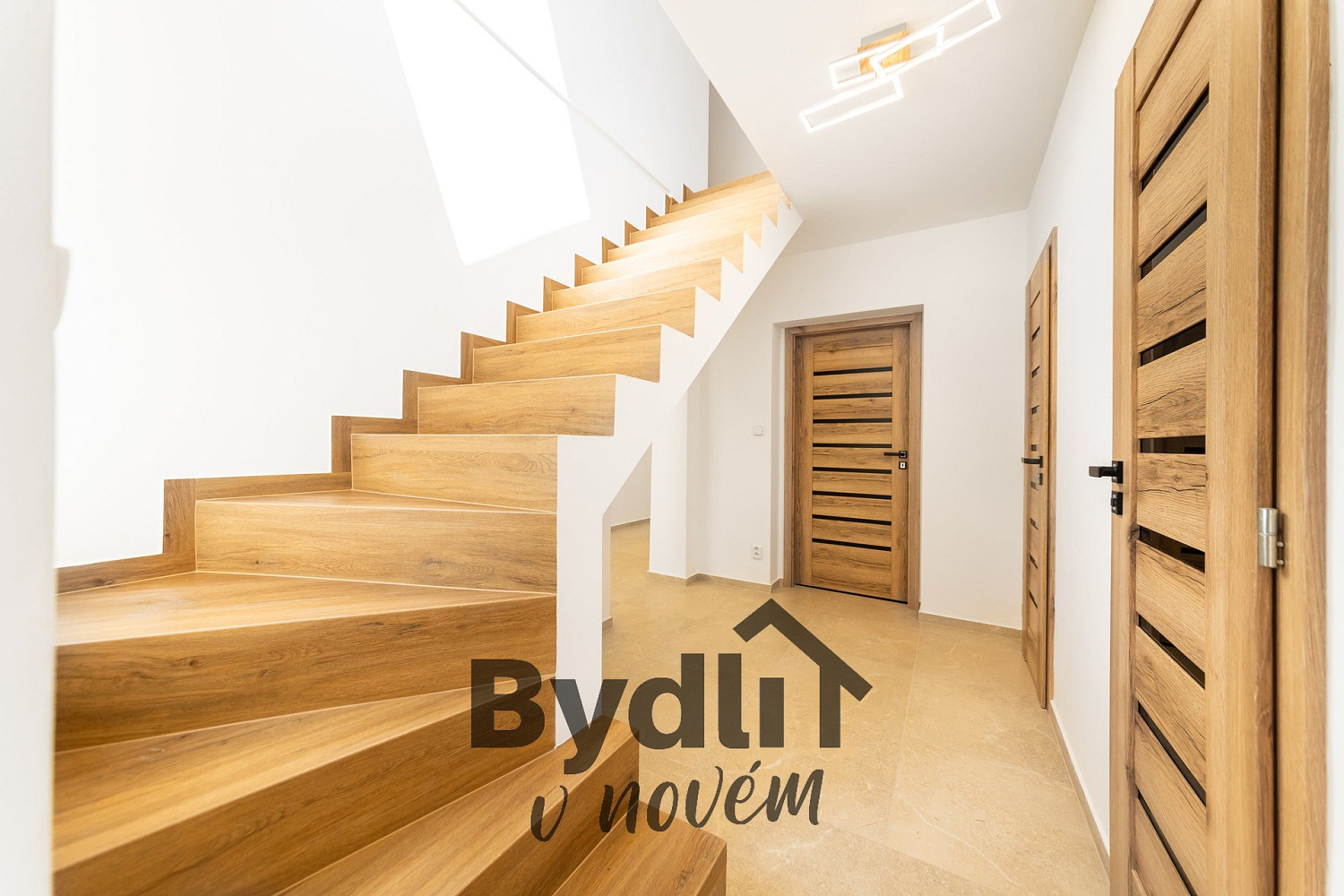 Prodej domu 190 m² s pozemkem 703 m² — photo 2
