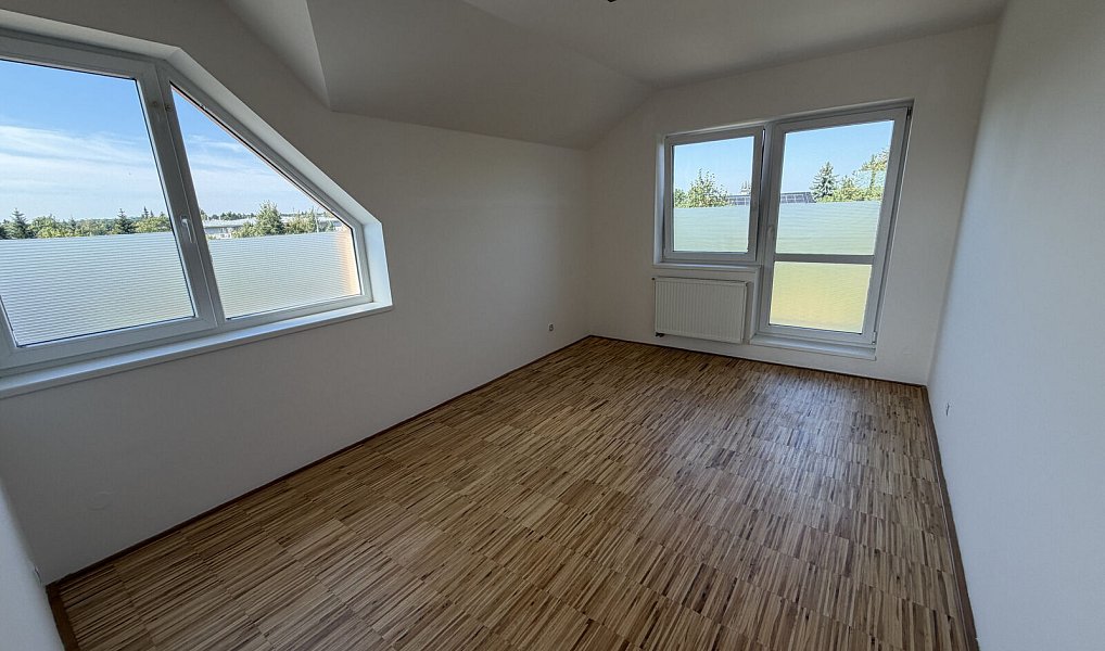 Prodej bytu 3+kk 74 m², Šestajovice – náhled fotky 12