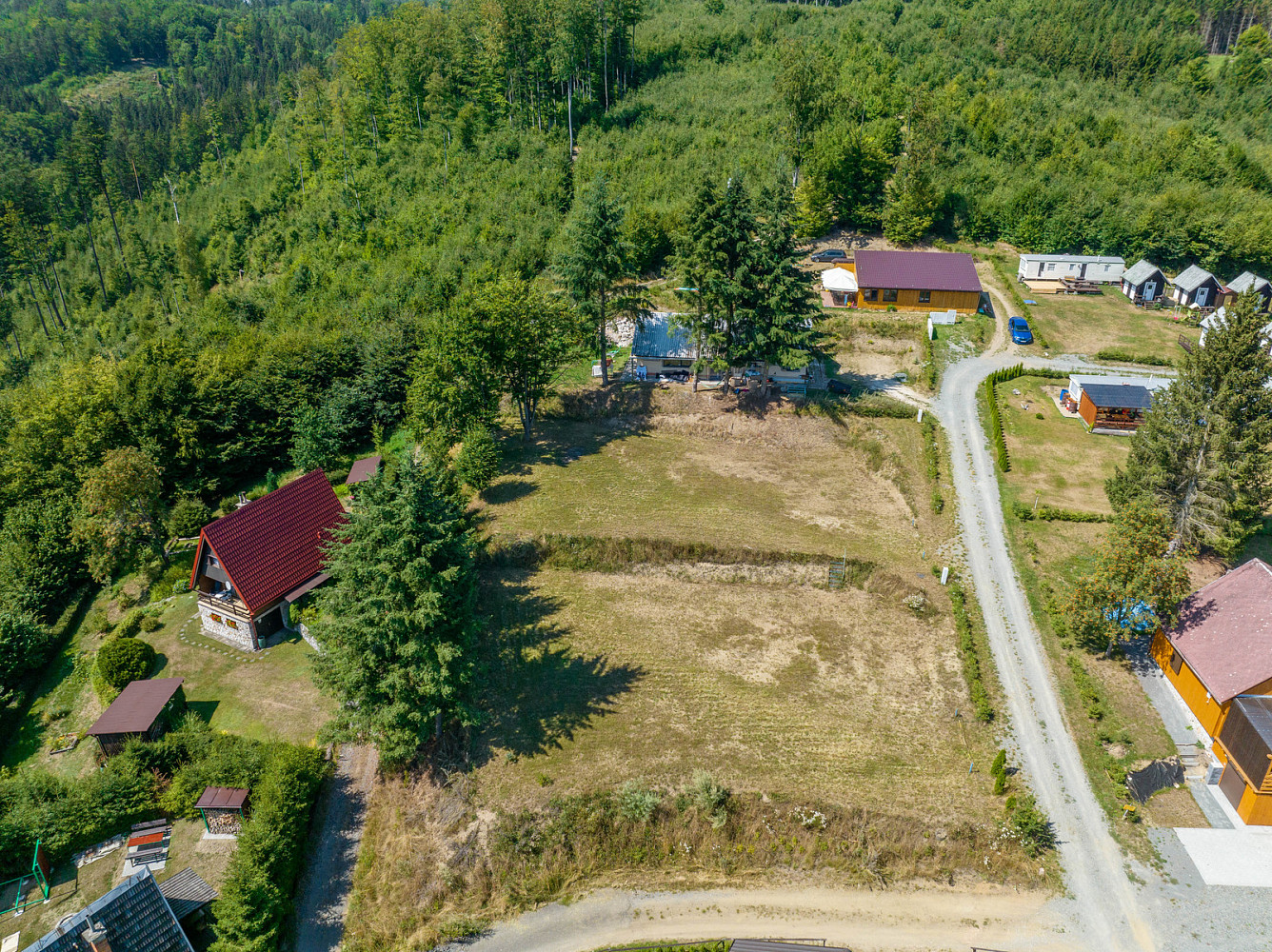 Prodej stavebního pozemku 829 m² – pohled 2