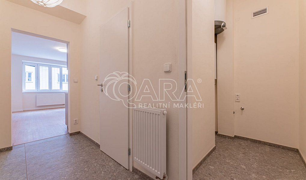 Pronájem bytu 1+kk 34 m², Praha – náhled fotky 10