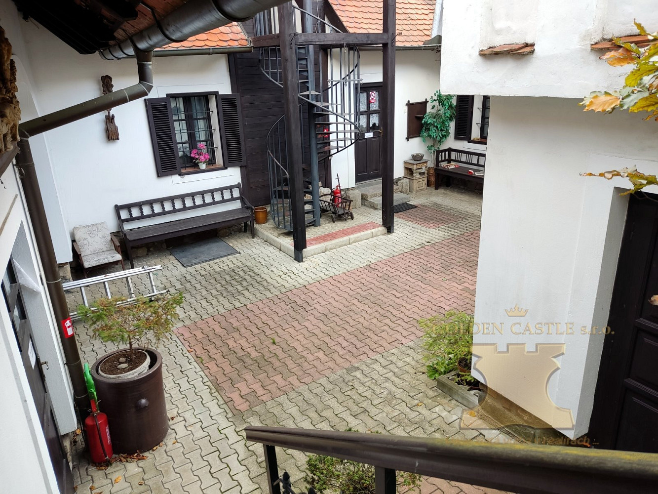Prodej domu 350 m² s pozemkem 393 m² - View 4