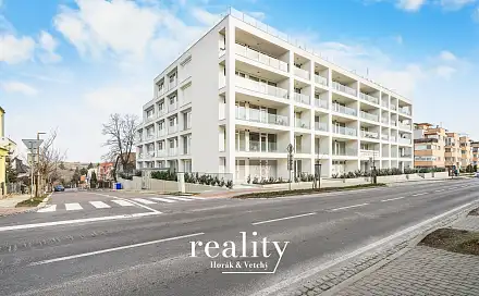 Pronájem garážového stání 18 m2, Znojmo, Jarošova, Znojmo