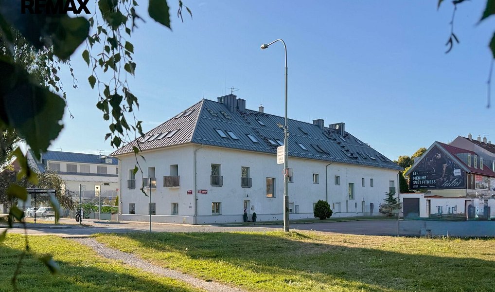 Prodej bytu 1+1 53 m², Praha – náhled fotky 23