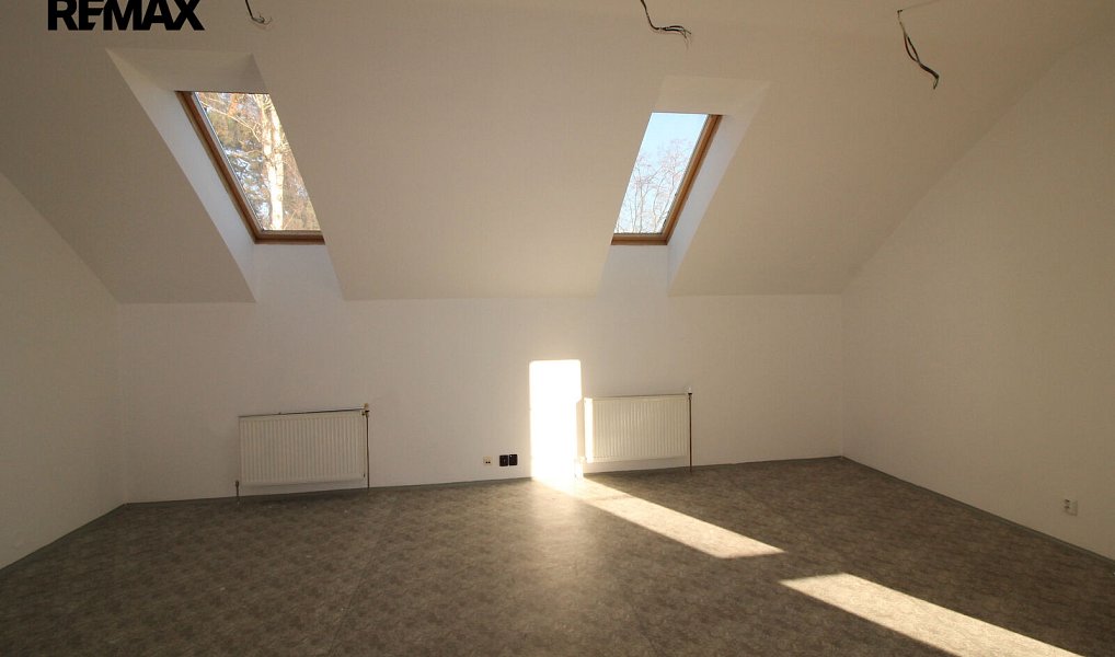 Prodej výrobních prostor 2 700 m², Zliv – náhled fotky 11