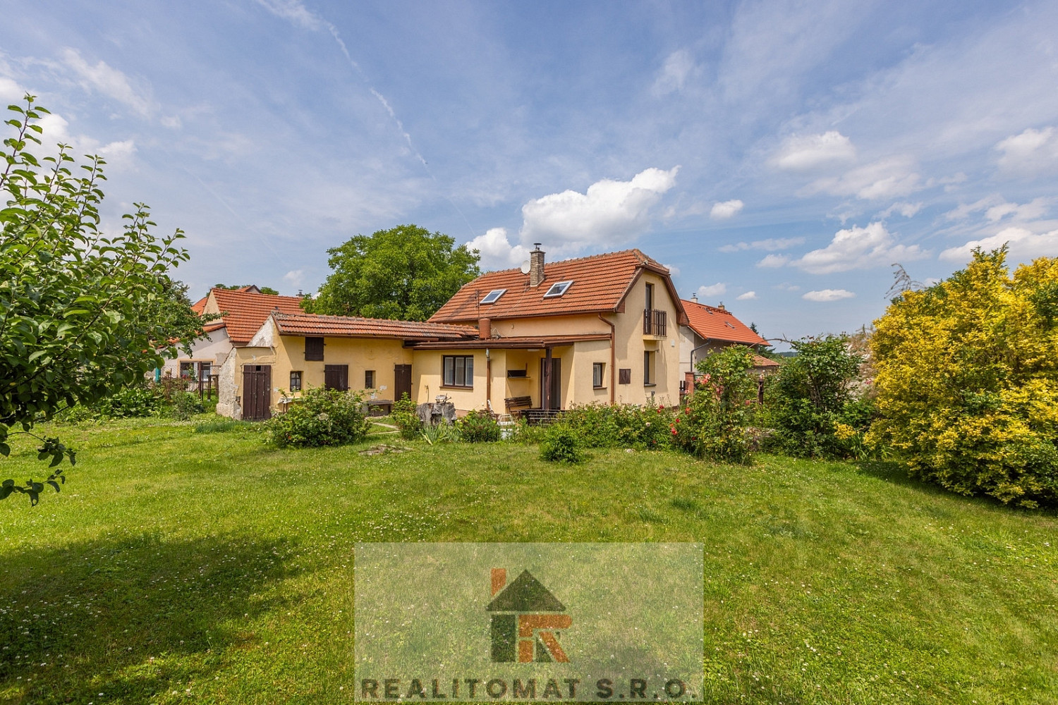Prodej domu 130 m² s pozemkem 812 m² – fotografie 2