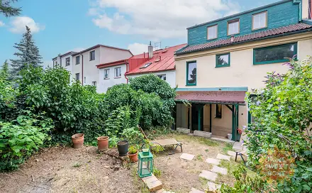 Pronájem domu 265 m² s pozemkem 140 m², Sedlecká, Praha 8 - Kobylisy