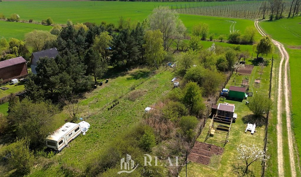 Prodej zahrady 976 m², Louny – náhled fotky 2