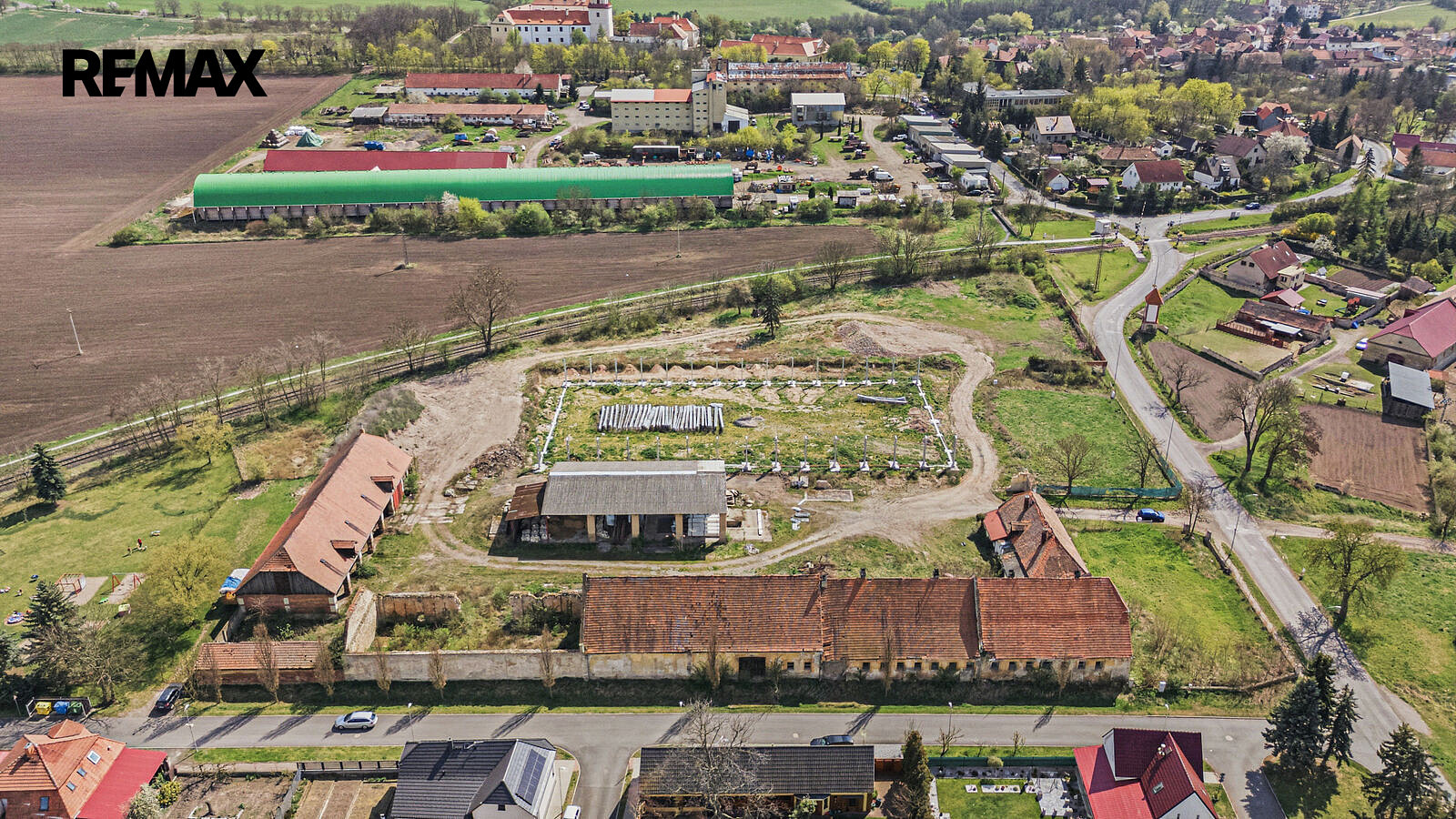 Prodej stavebního pozemku 827 m² – fotografie 3