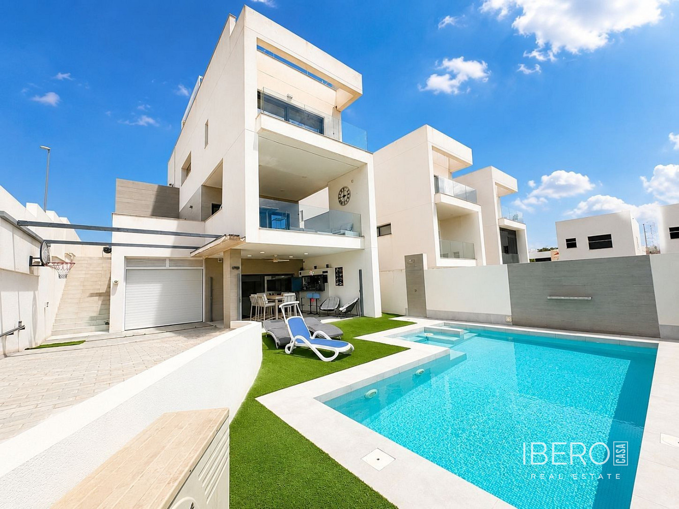 Prodej domu 319 m² s pozemkem 360 m²