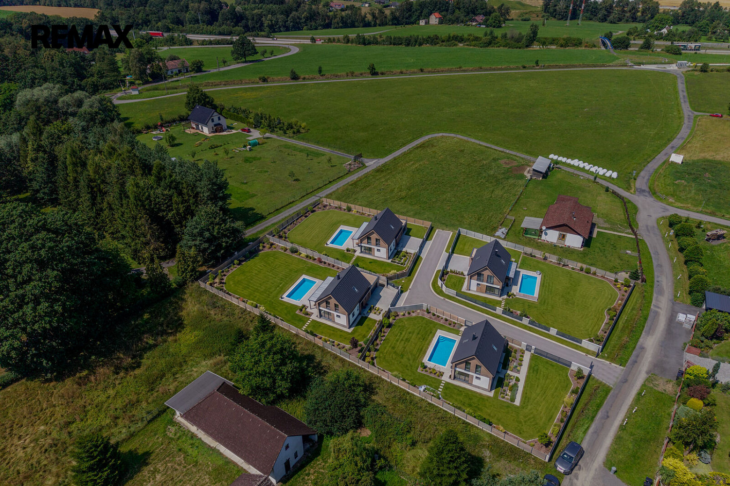 Prodej stavebního pozemku 4 127 m² – fotografie 2