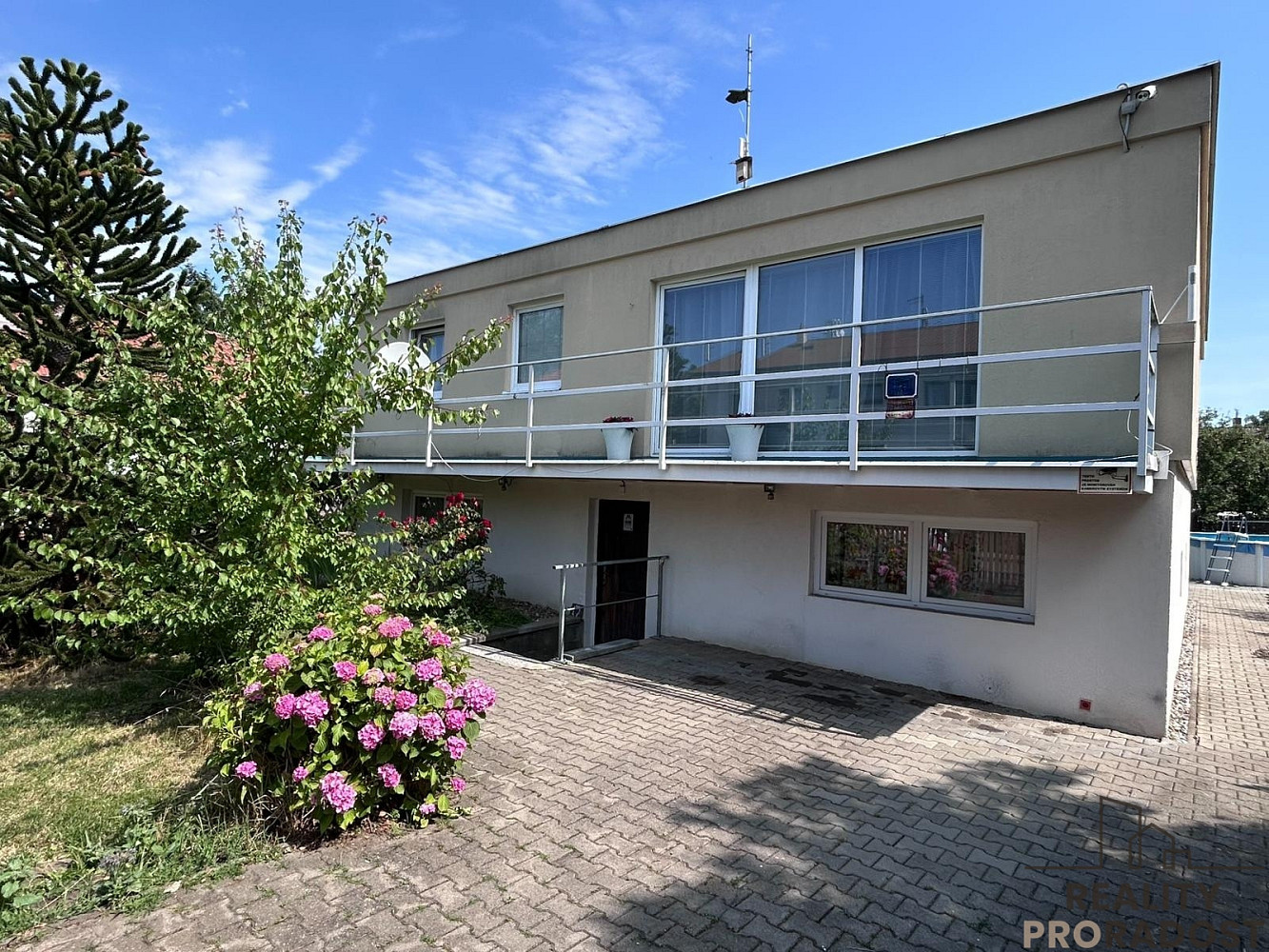 Prodej obchodních prostor 216 m²