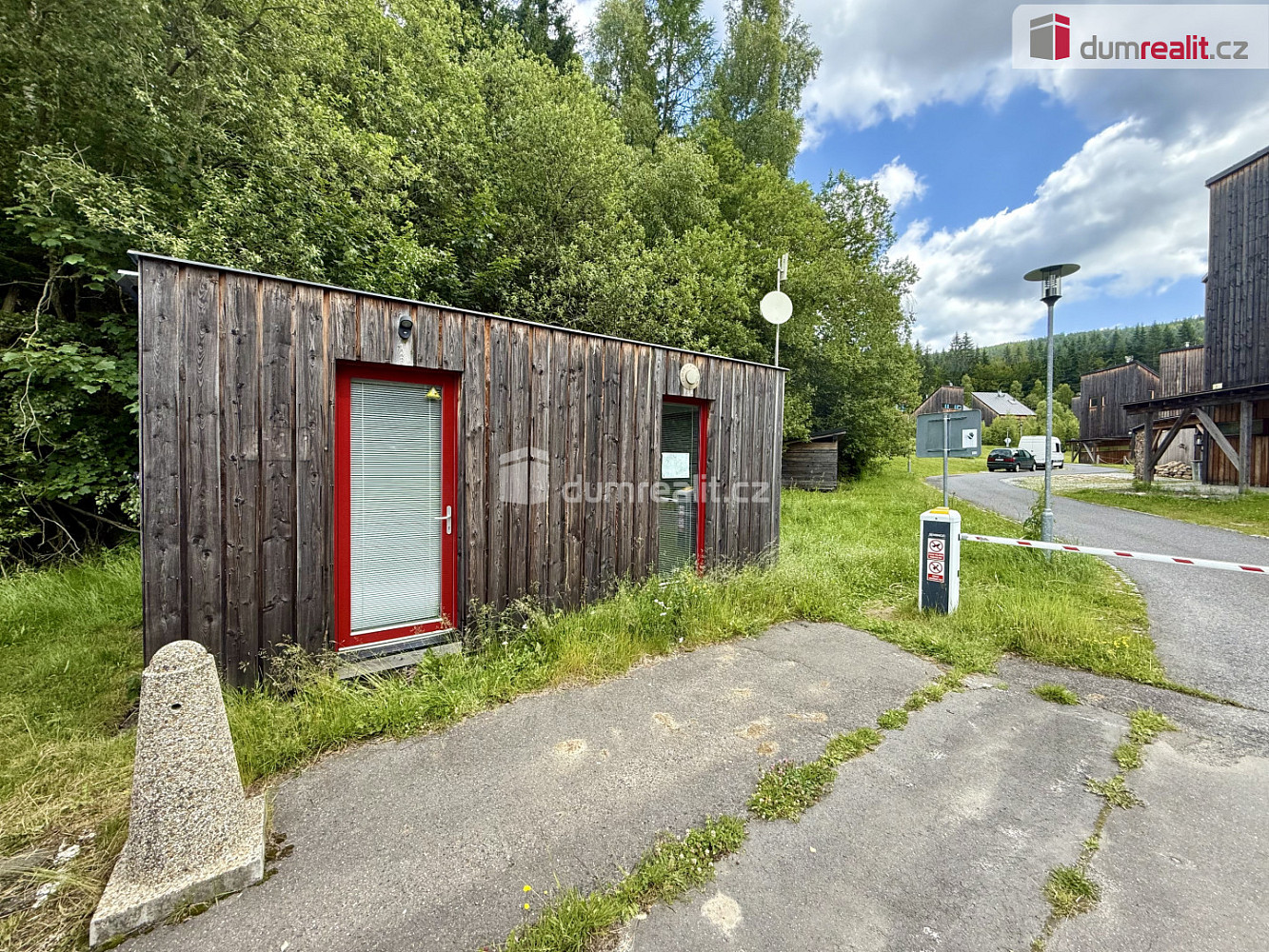 Prodej komerčního pozemku 450 m²