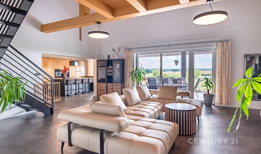 Prodej domu 260 m² s pozemkem 906 m², Hajany – náhled fotky 2