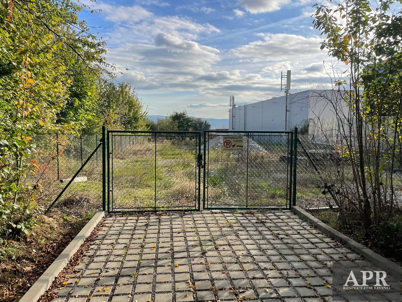 Pronájem komerčního objektu (jiného typu) 828 m²