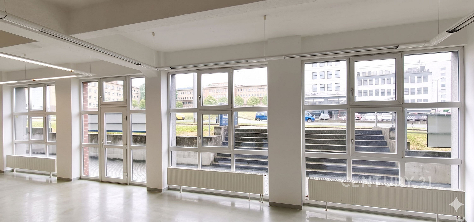 Pronájem výjimečného obchodního prostoru 162 m² Zlín, ul. J. A. Bati (budova 51) – pohled 2