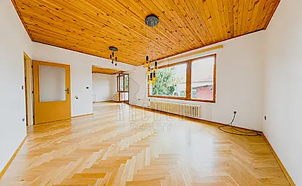 Prodej domu 200 m² s pozemkem 877 m², Ke Křížku, Hradec Králové - Roudnička