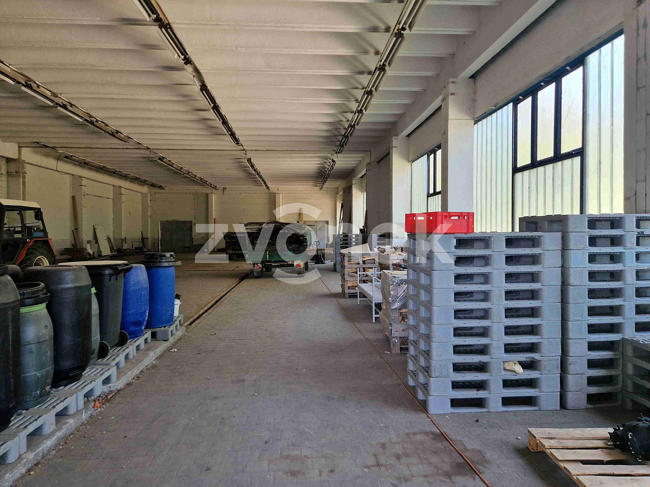 Pronájem skladovacích prostor 1 000 m² – fotografie 4
