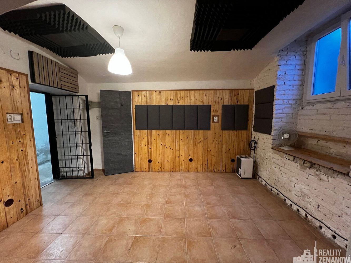Pronájem komerčního objektu (jiného typu) 32 m² – fotografie 3