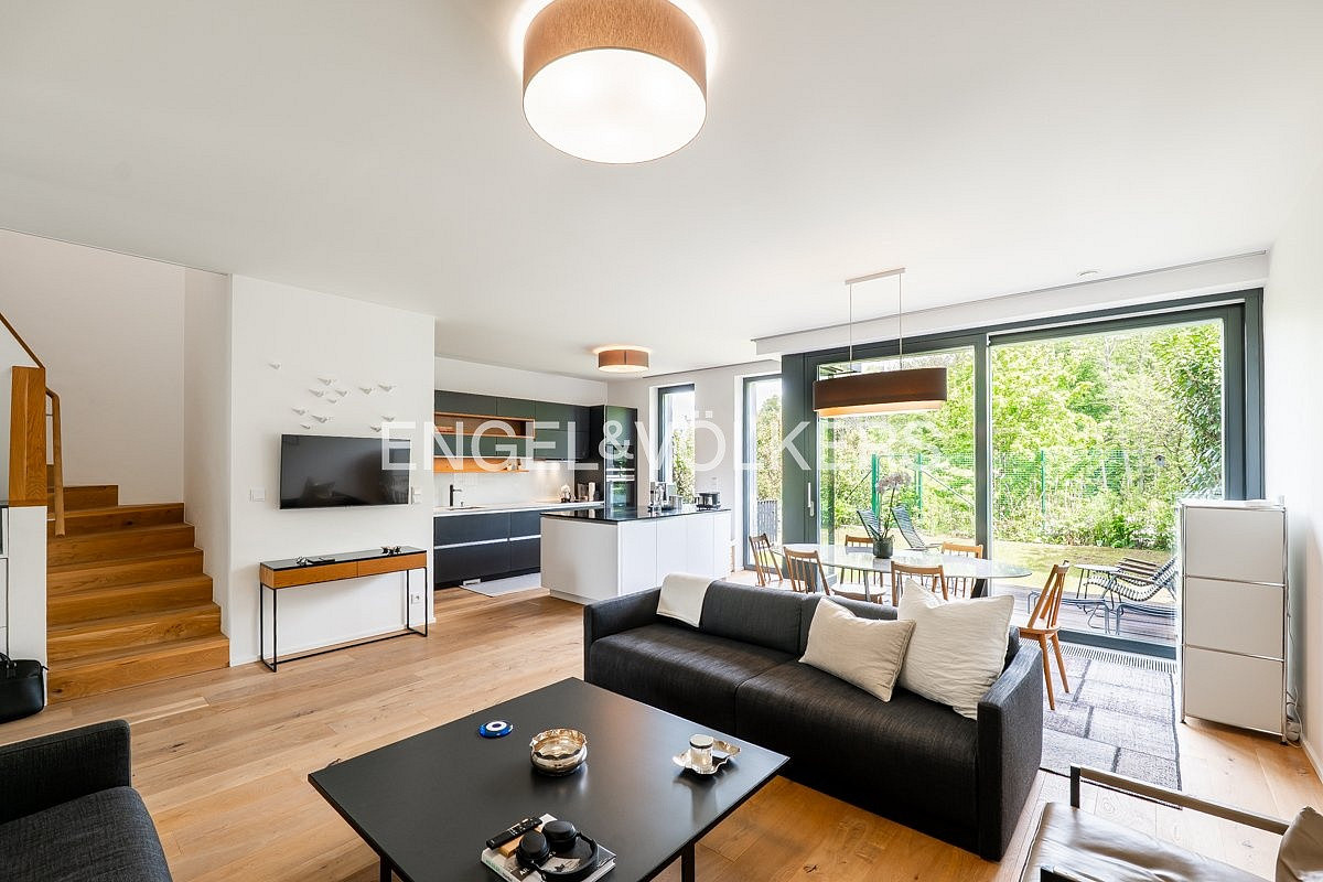 Pronájem domu 216 m² s pozemkem 203 m² — photo 2