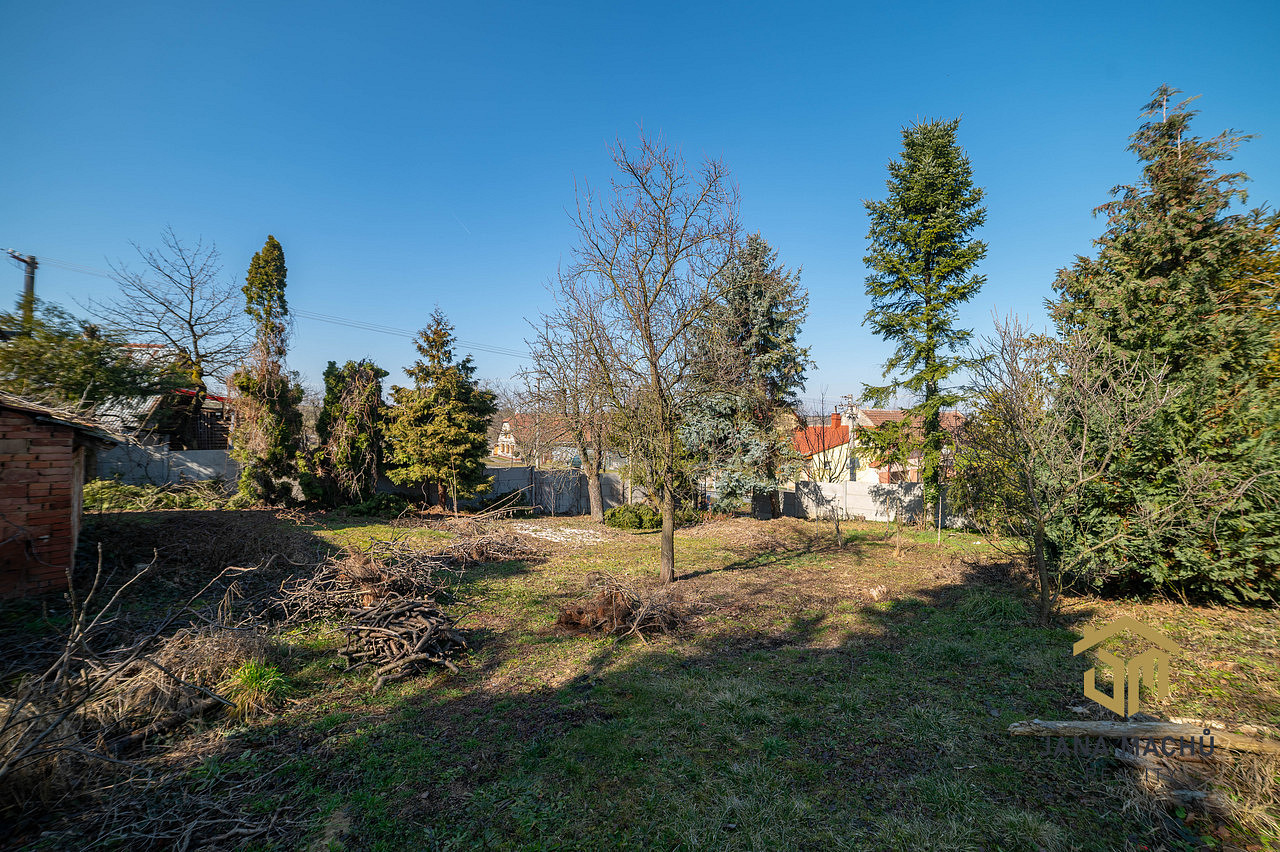 Prodej stavebního pozemku 1 920 m² – pohled 3