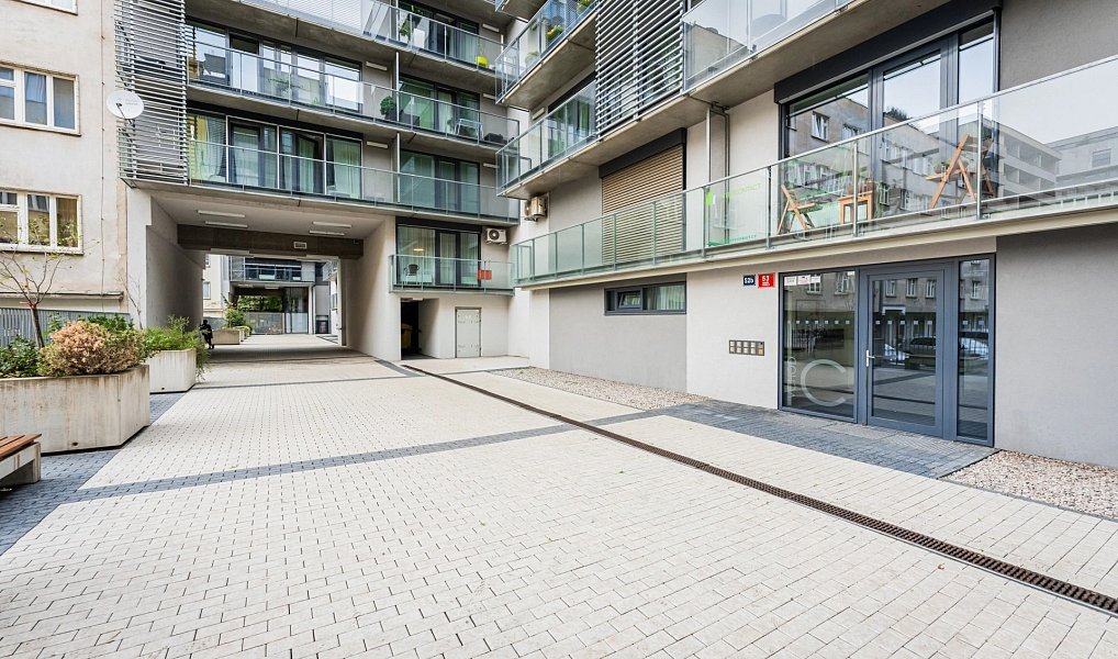 Pronájem bytu 2+kk 54 m², Praha – náhled fotky 25