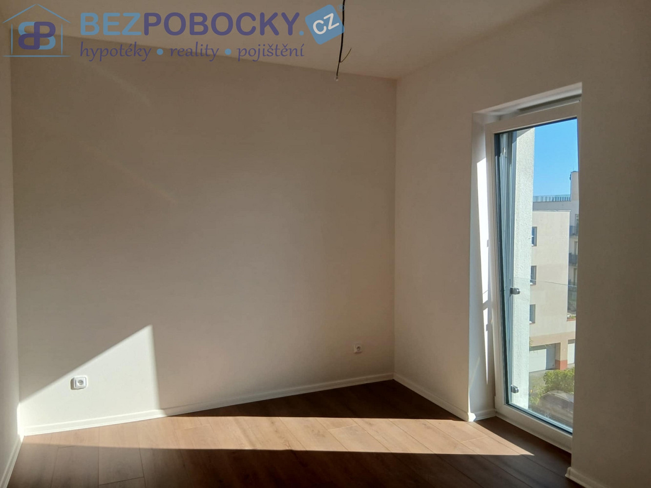 Pronájem bytu 2+kk 39 m² – fotografie 3