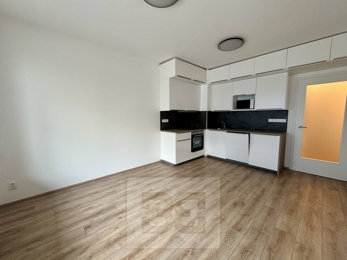 Pronájem bytu 1+kk 35 m² — photo 2