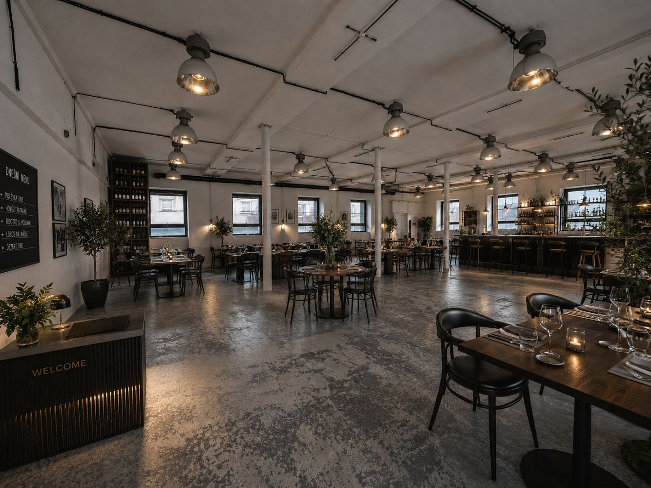 Pronájem restaurace 365 m² – fotografie 2