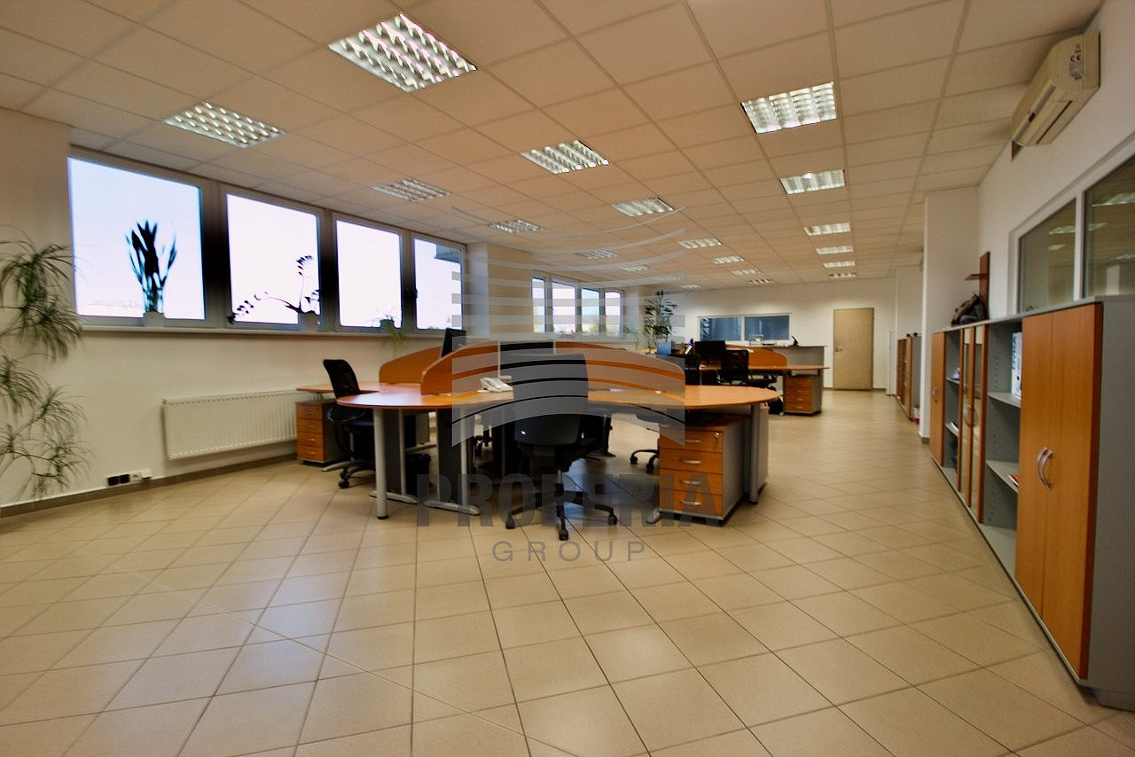Pronájem kanceláře 290 m² – fotografie 2