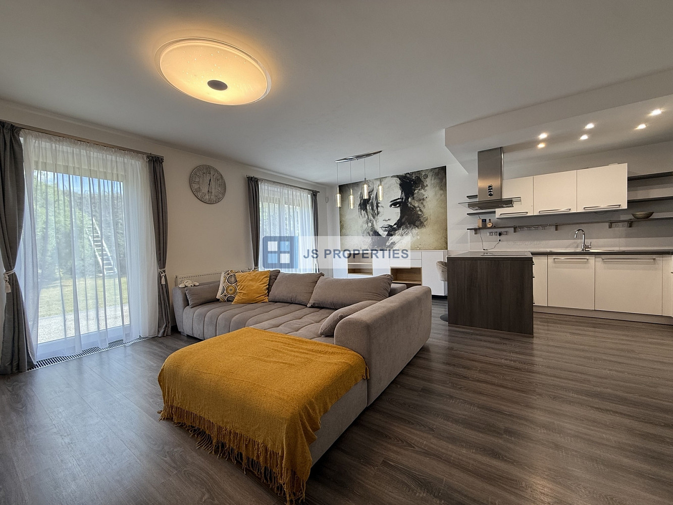 Pronájem domu 160 m² s pozemkem 240 m² — photo 2