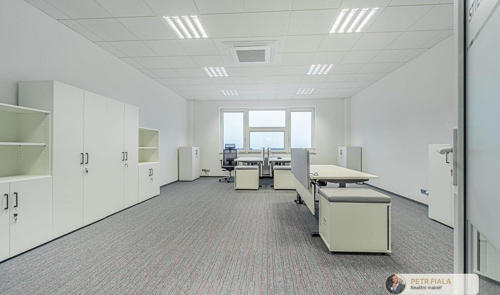 Pronájem kanceláře 128 m², Praha – náhled fotky 3