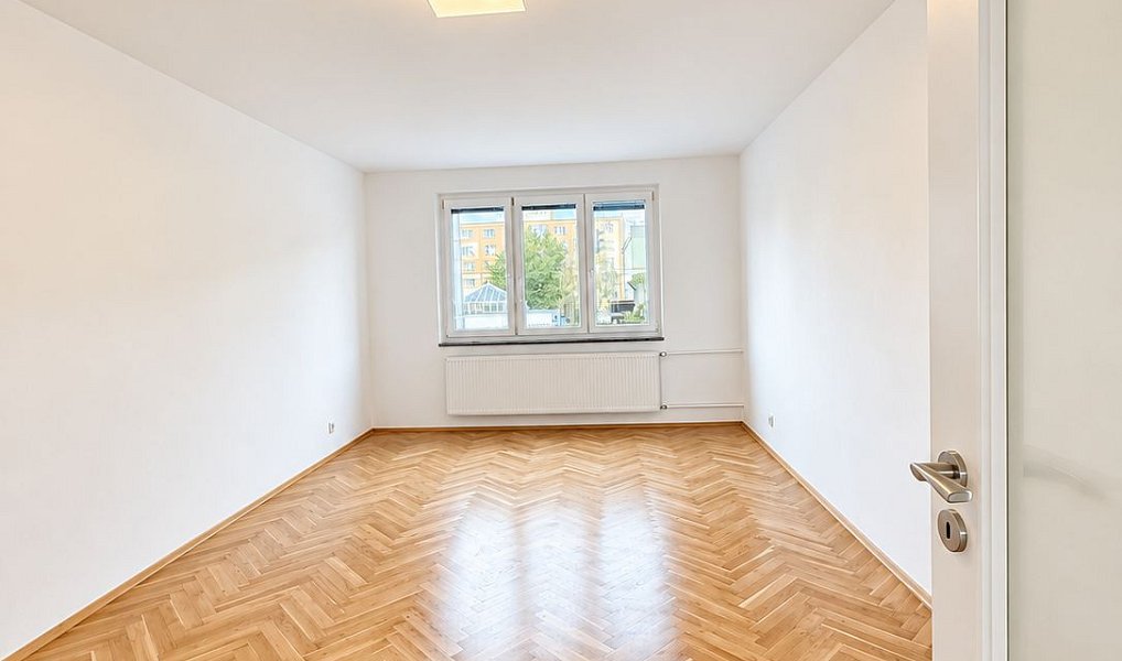 Pronájem bytu 3+1 76 m², Plzeň – náhled fotky 18