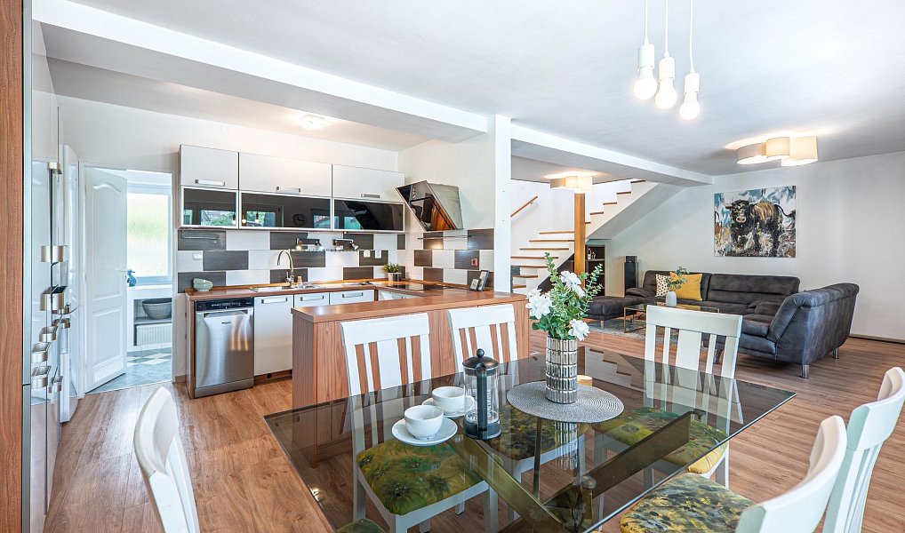 Prodej domu 319 m² s pozemkem 300 m², Sluhy – náhled fotky 2