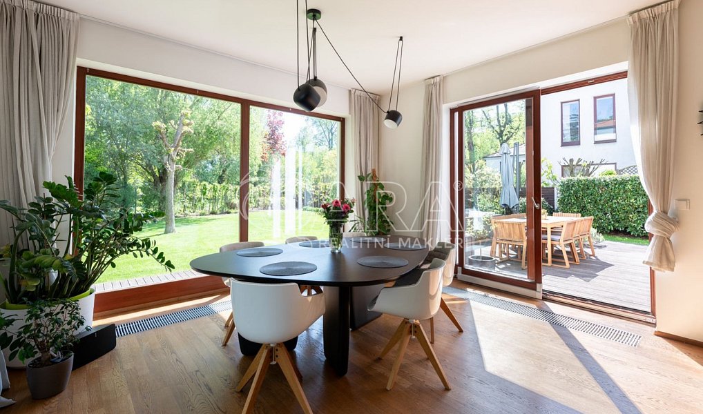 Prodej domu 285 m² s pozemkem 848 m², Statenice – náhled fotky 8
