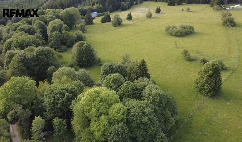 Prodej stavebního pozemku 2 281 m², Lesná – náhled fotky 5