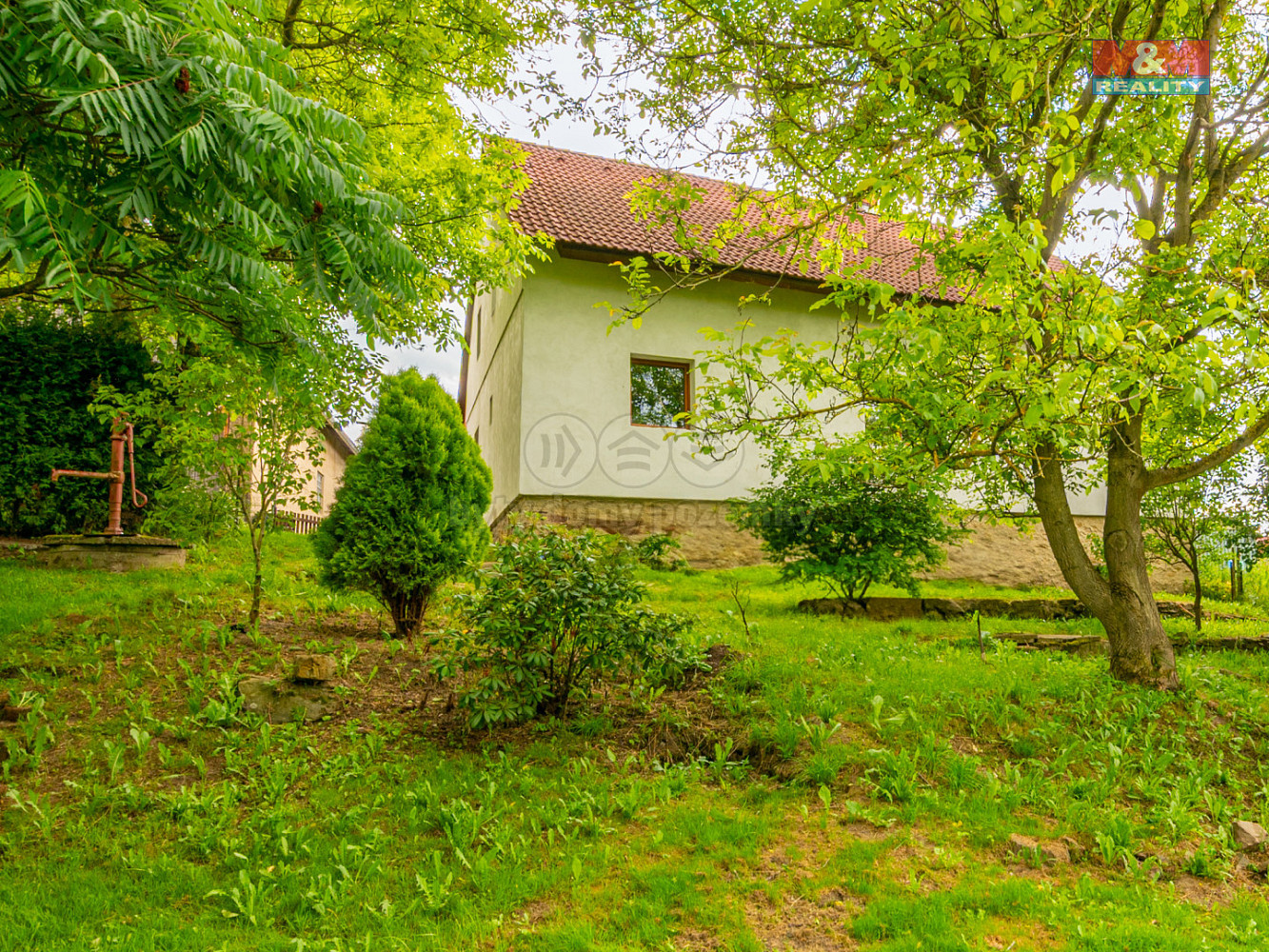 Prodej domu 140 m² s pozemkem 2 049 m²
