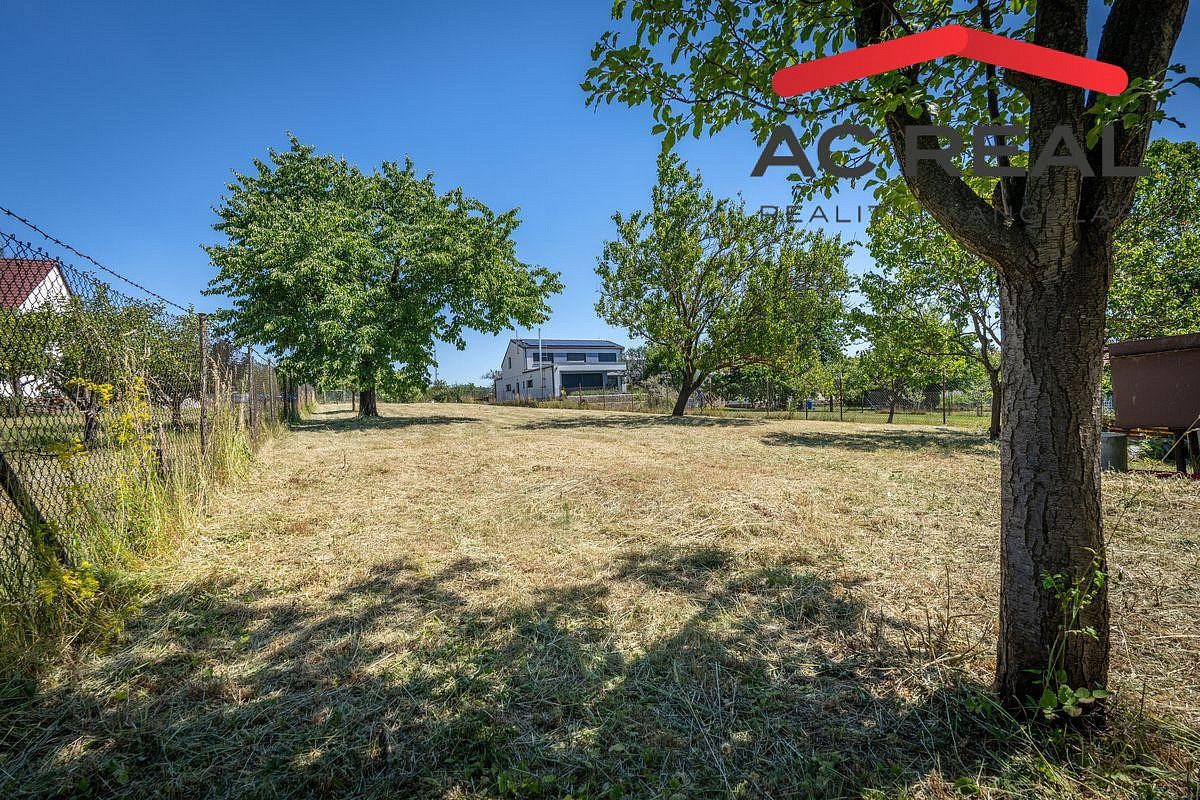 Prodej stavebního pozemku 1 215 m² – fotografie 3