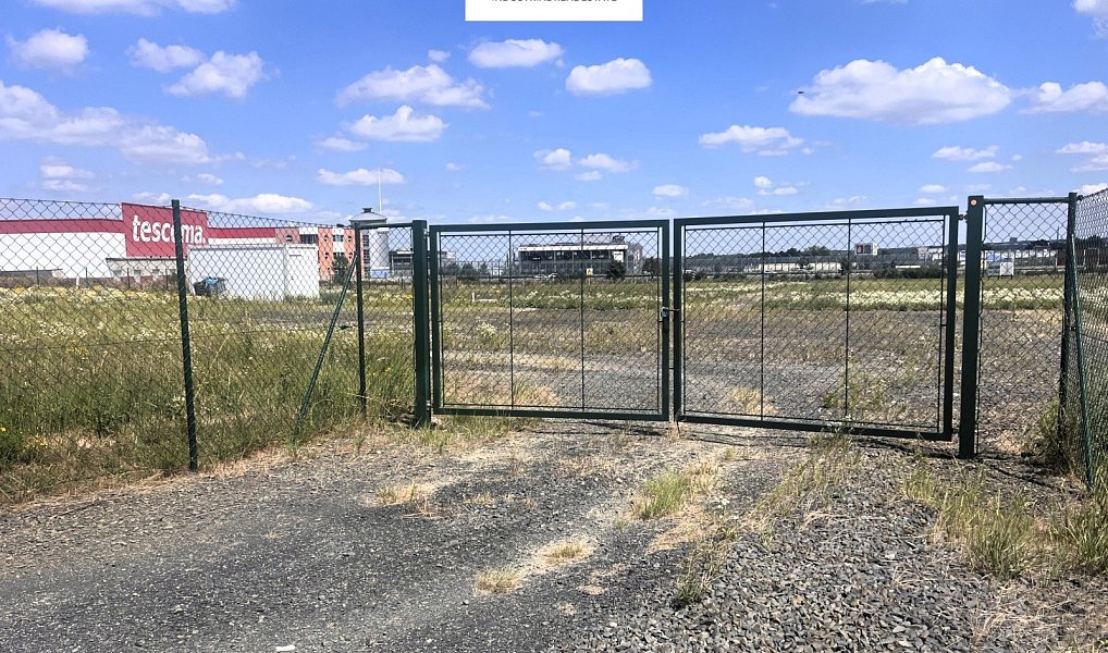 Pronájem komerčního pozemku 17 000 m², Nupaky – náhled fotky 5