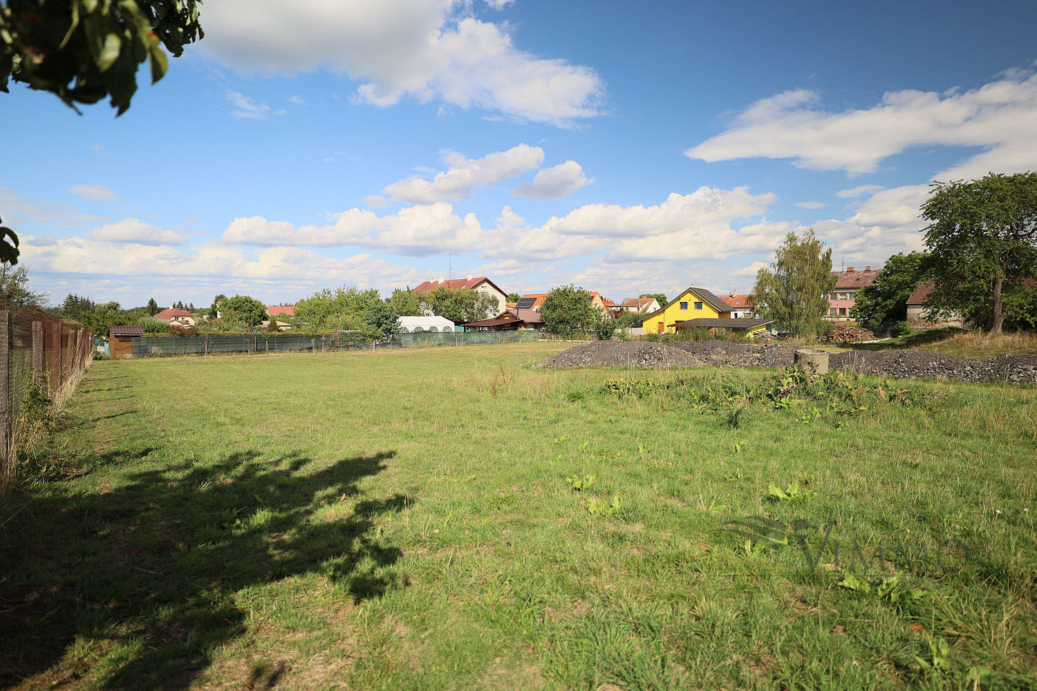 Prodej stavebního pozemku 800 m² – fotografie 3