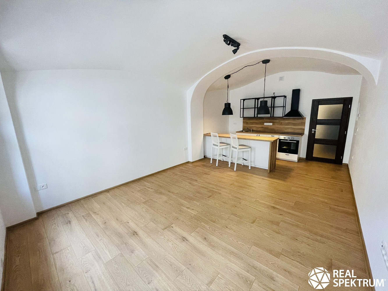 Pronájem bytu 1+kk 38 m² – fotografie 2